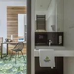 Bloom Airport Okecie 2* راشين