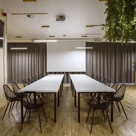 Hotel Bloom Airport Okecie 2*