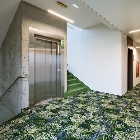 Bloom Airport Okecie 2*