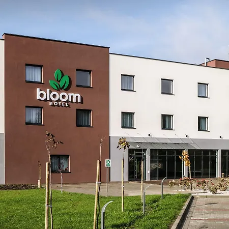 Bloom Airport Okecie Hotell