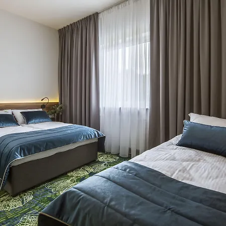 Bloom Airport Okecie 2*