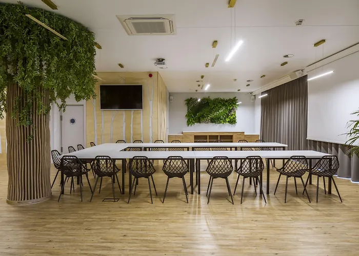 Bloom Airport Okecie 2*