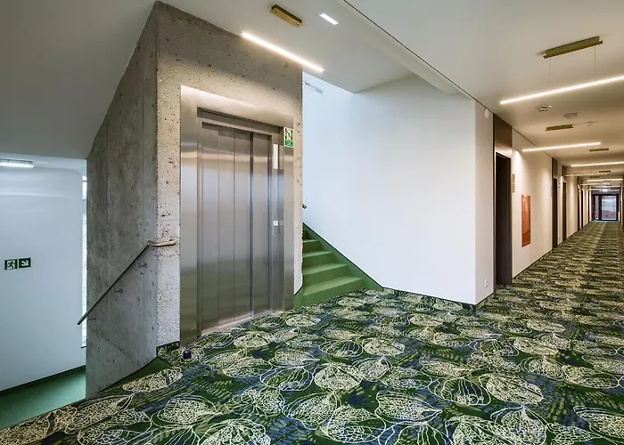 Bloom Airport Okecie 2*