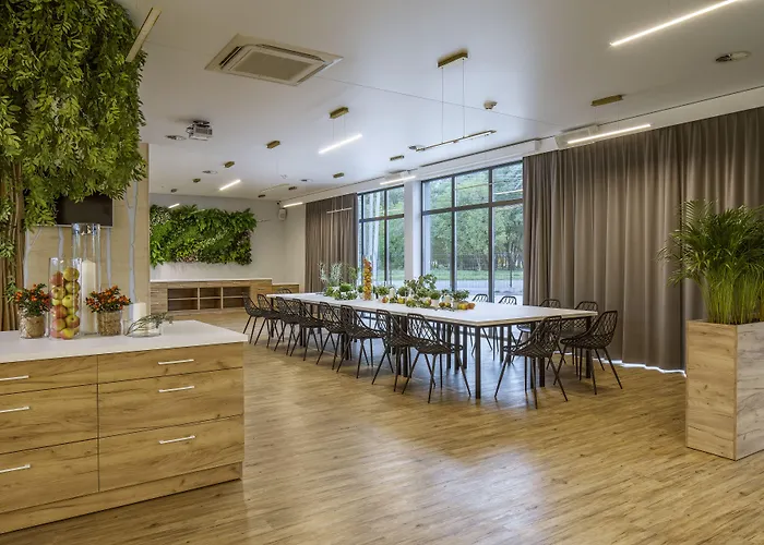 Bloom Airport Okecie 2*