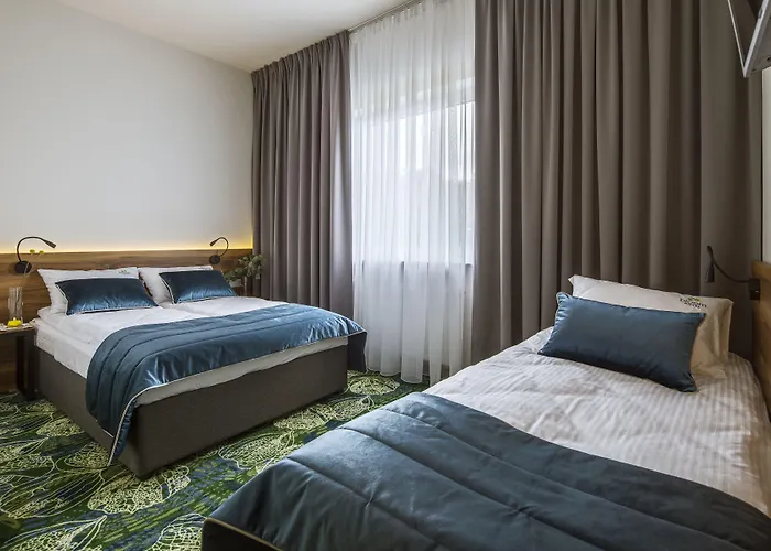 Bloom Airport Okecie 2*